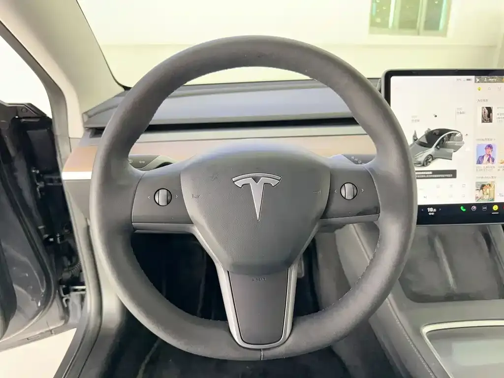 Tesla Model 3 — фото 8