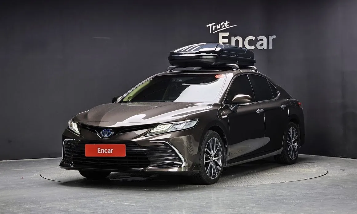 Toyota Camry — фото 1