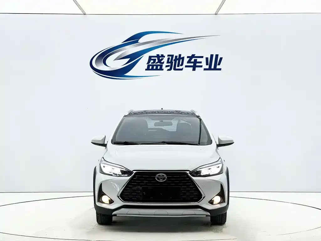 Toyota Yaris L — фото 2