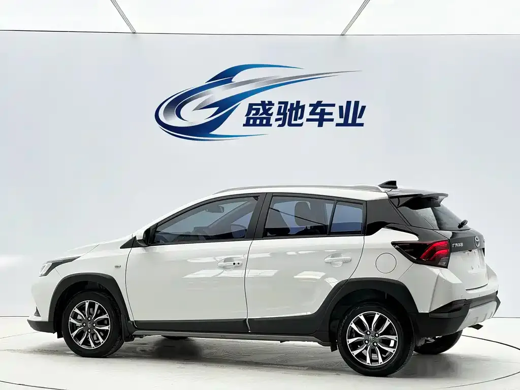 Toyota Yaris L — фото 8