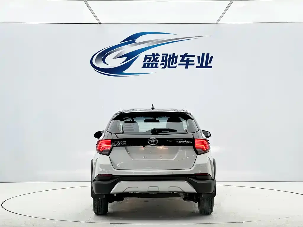 Toyota Yaris L — фото 4
