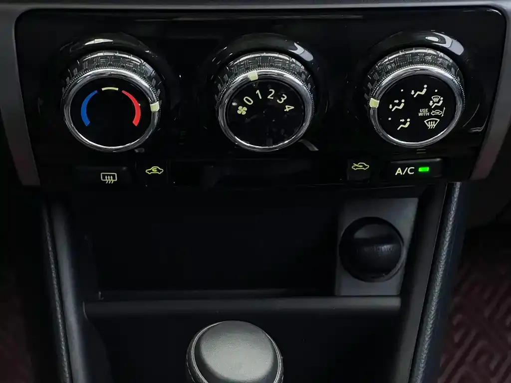 Toyota Yaris L — фото 10