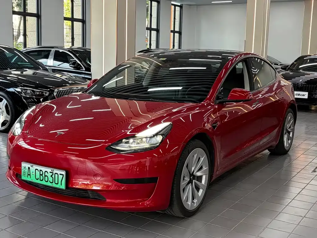 Tesla Model 3 — фото 1