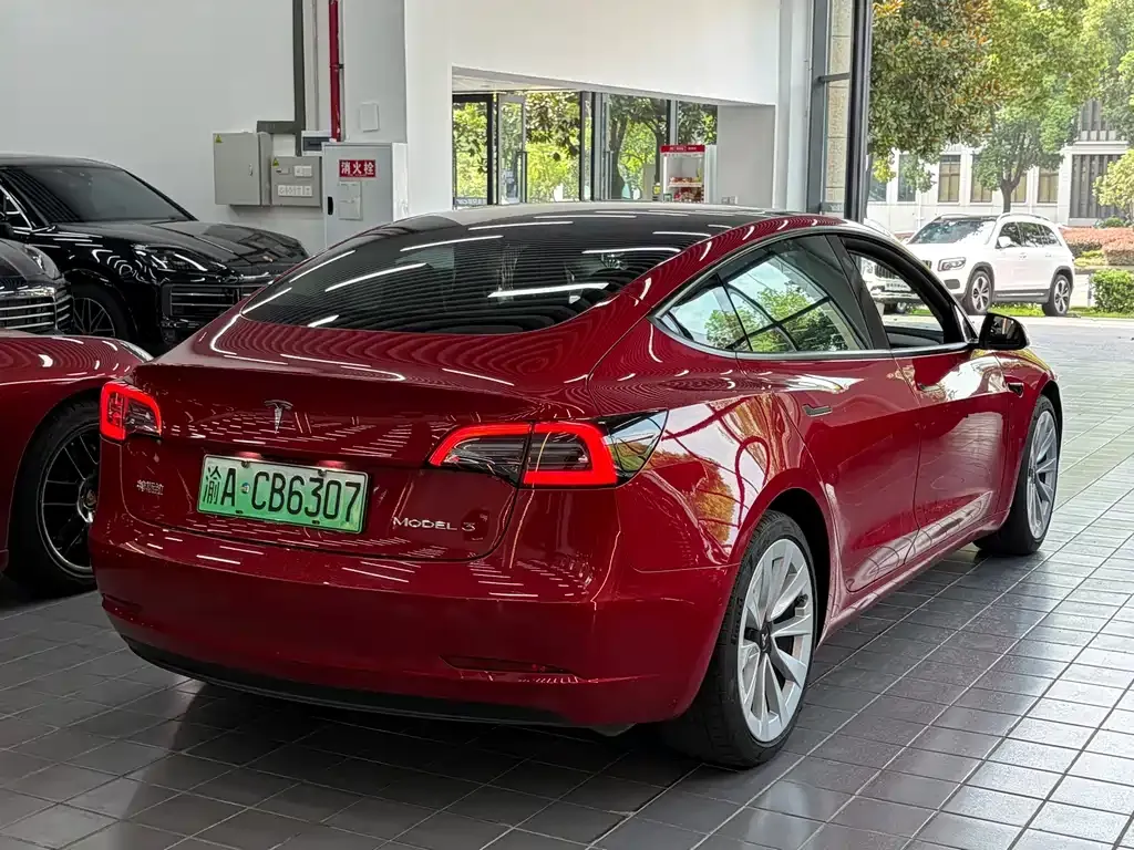 Tesla Model 3 — фото 4