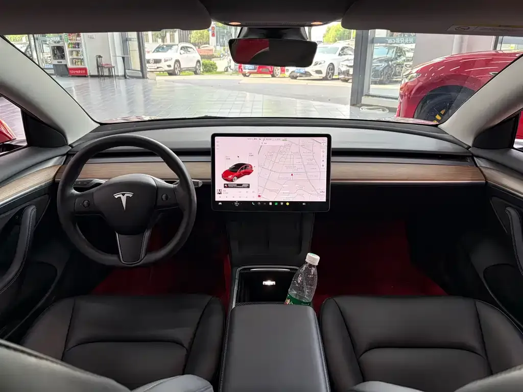 Tesla Model 3 — фото 3