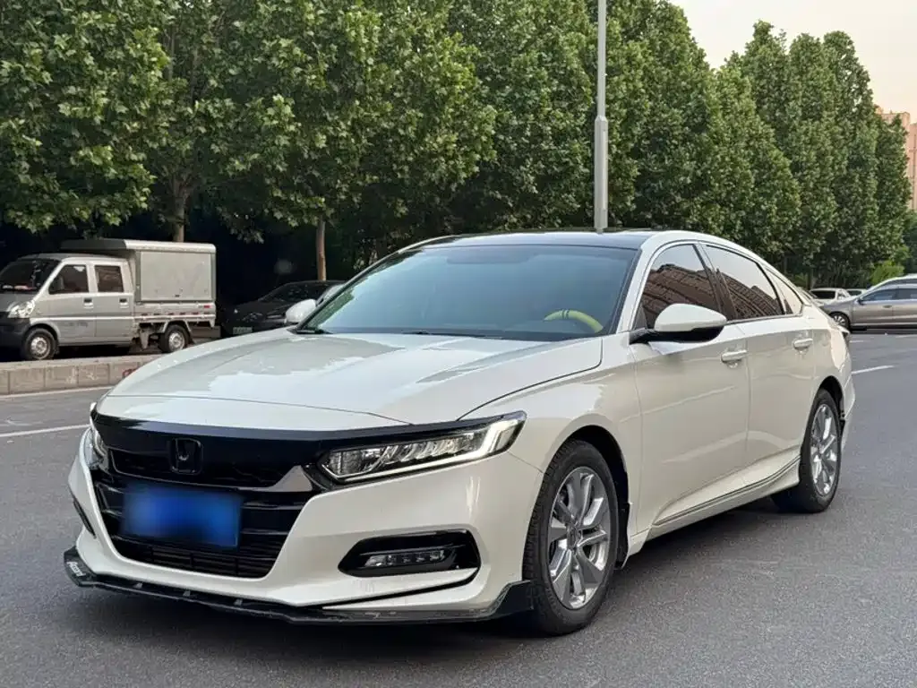 Honda Accord — фото 1