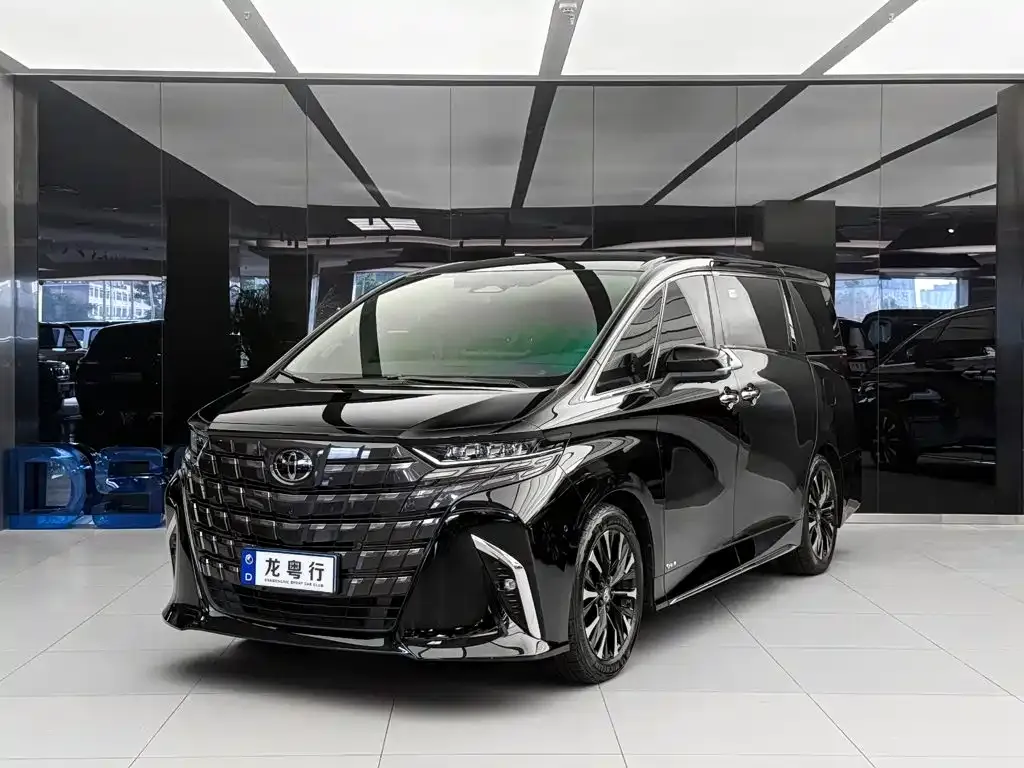 Toyota Alphard — фото 1