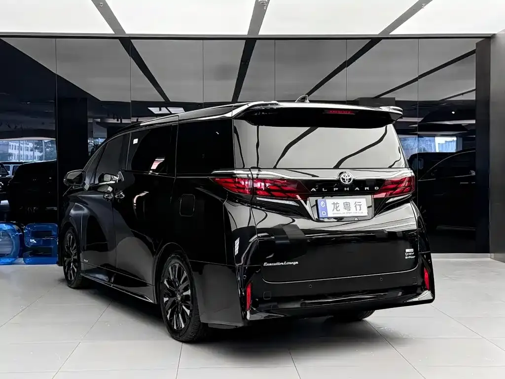 Toyota Alphard — фото 7