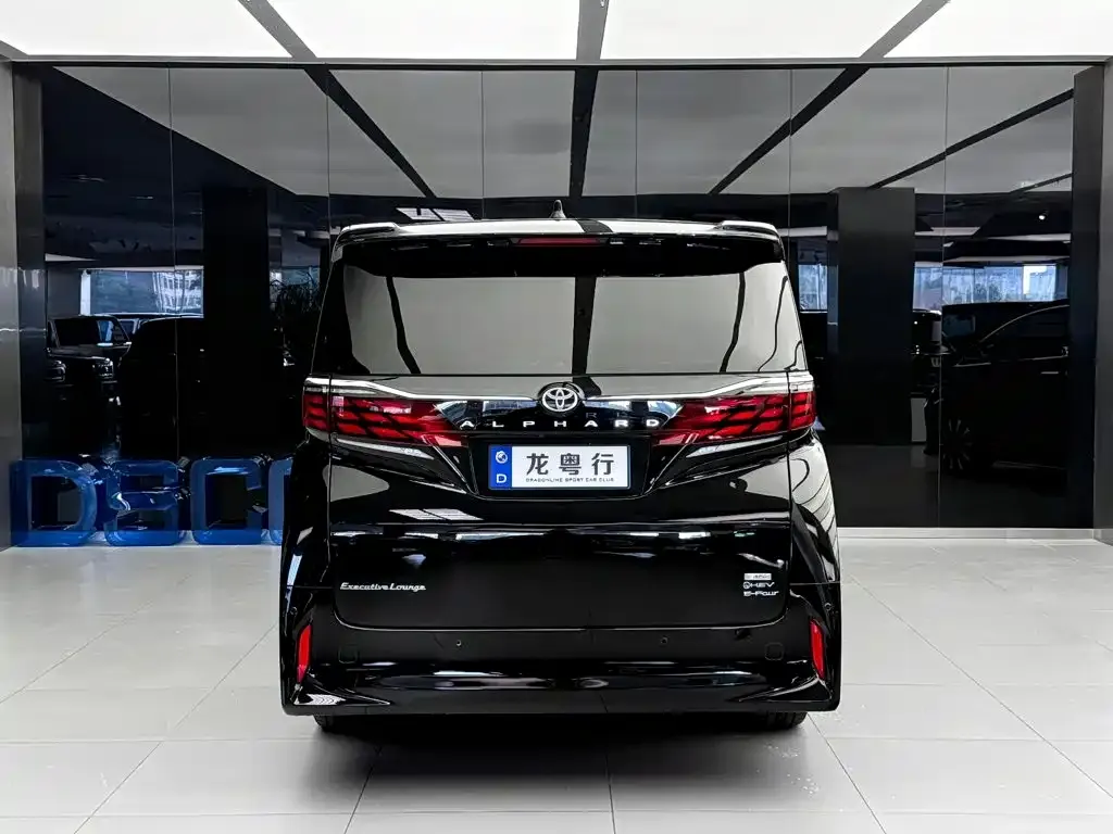 Toyota Alphard — фото 9