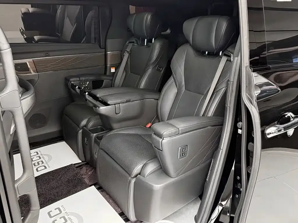 Toyota Alphard — фото 8