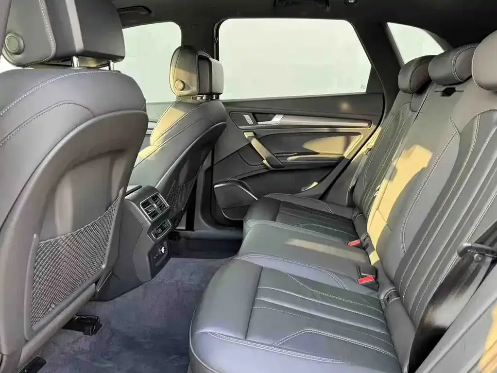 Audi Q5L — фото 6