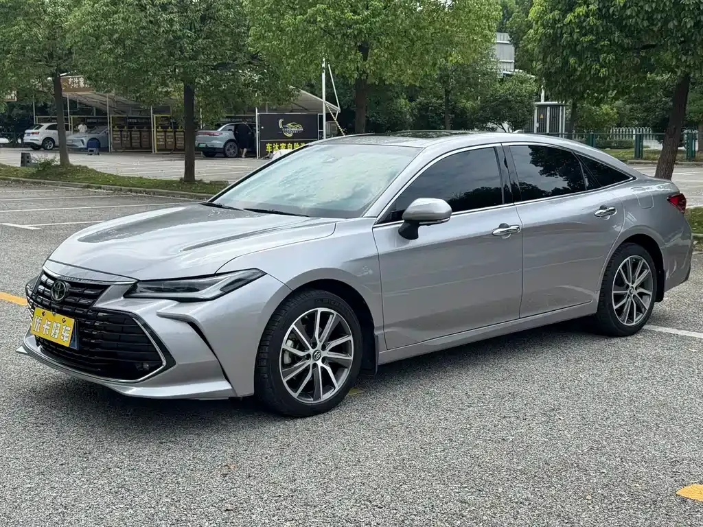 Toyota Avalon — фото 1