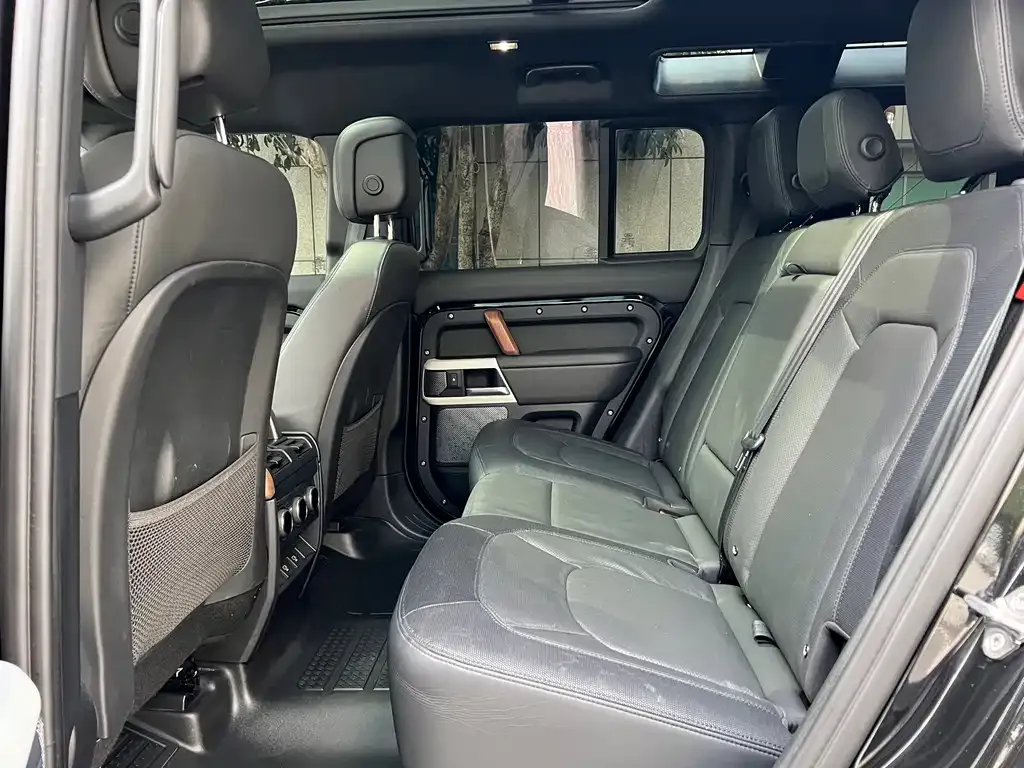 Land Rover Defender — фото 10
