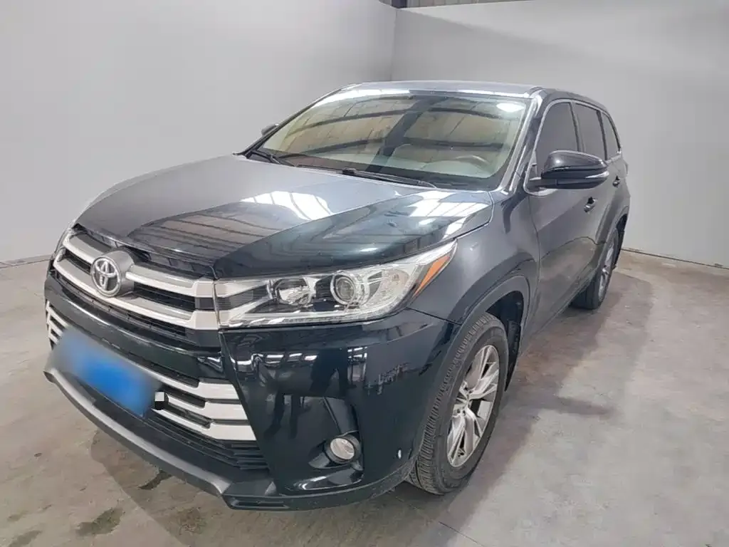 Toyota Highlander — фото 1
