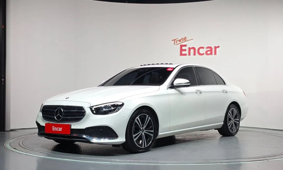 Mercedes-Benz E-Class — фото 1