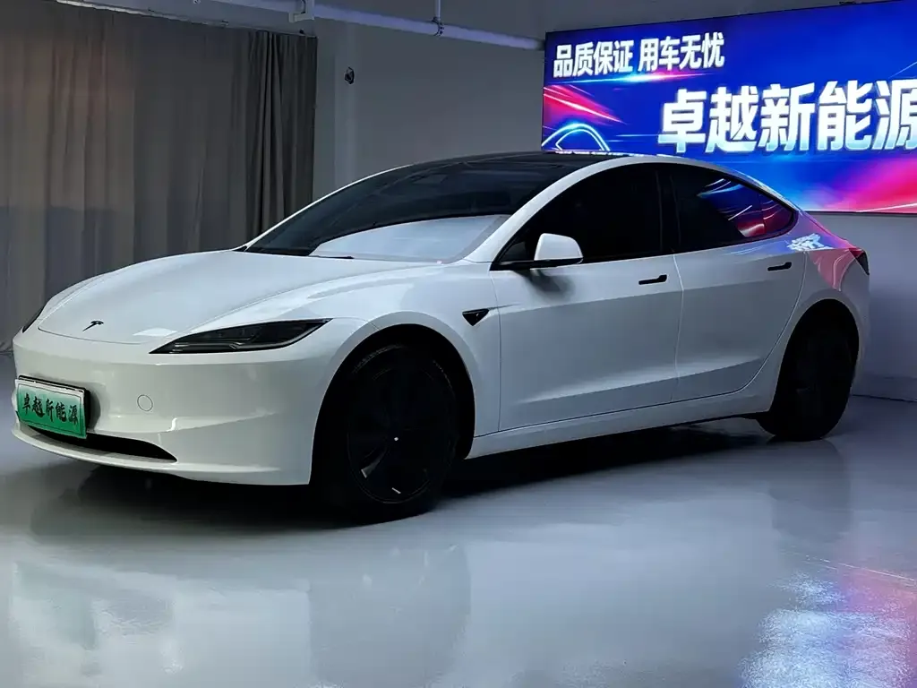 Tesla Model 3 — фото 1