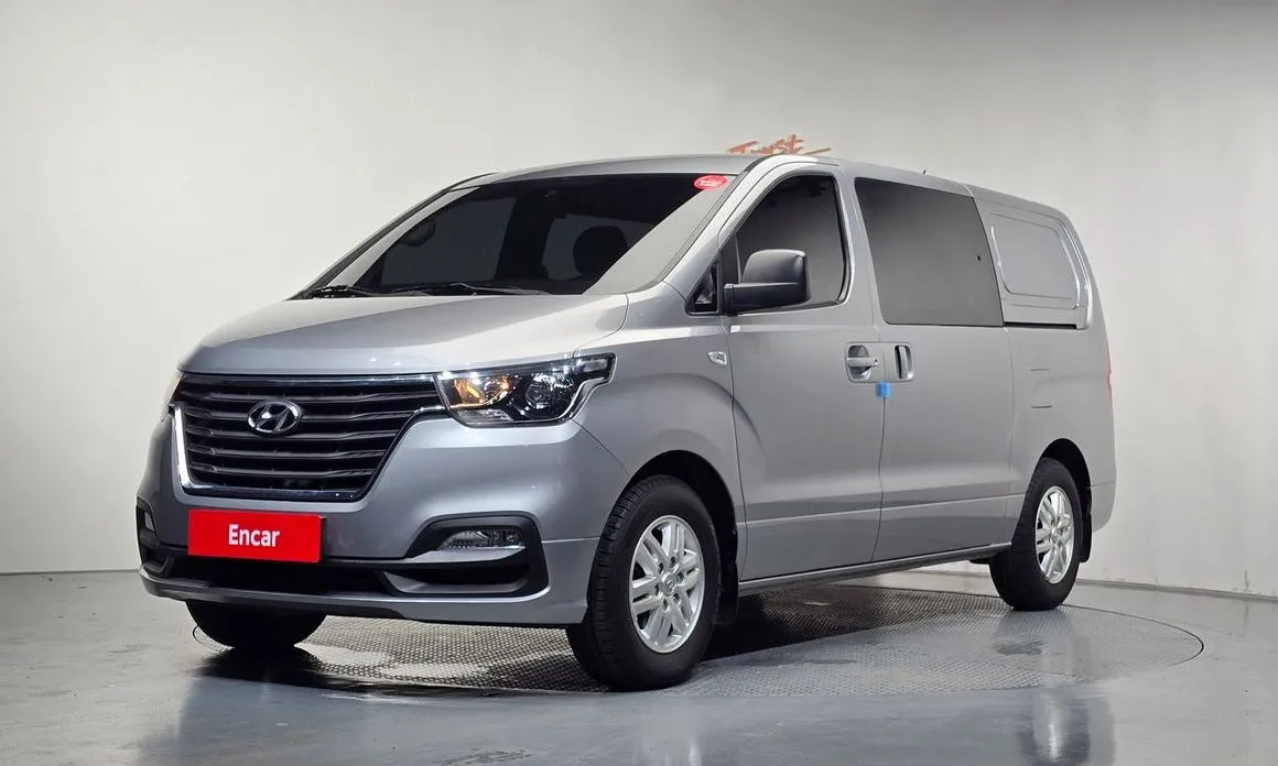 Hyundai Starex — фото 1