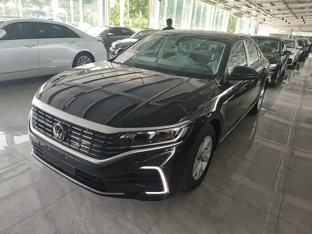 Volkswagen Passat PHEV — фото 1