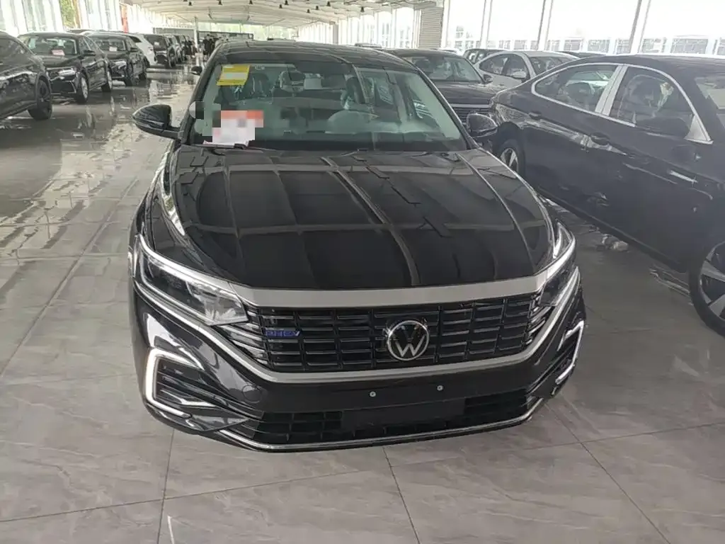 Volkswagen Passat PHEV — фото 4