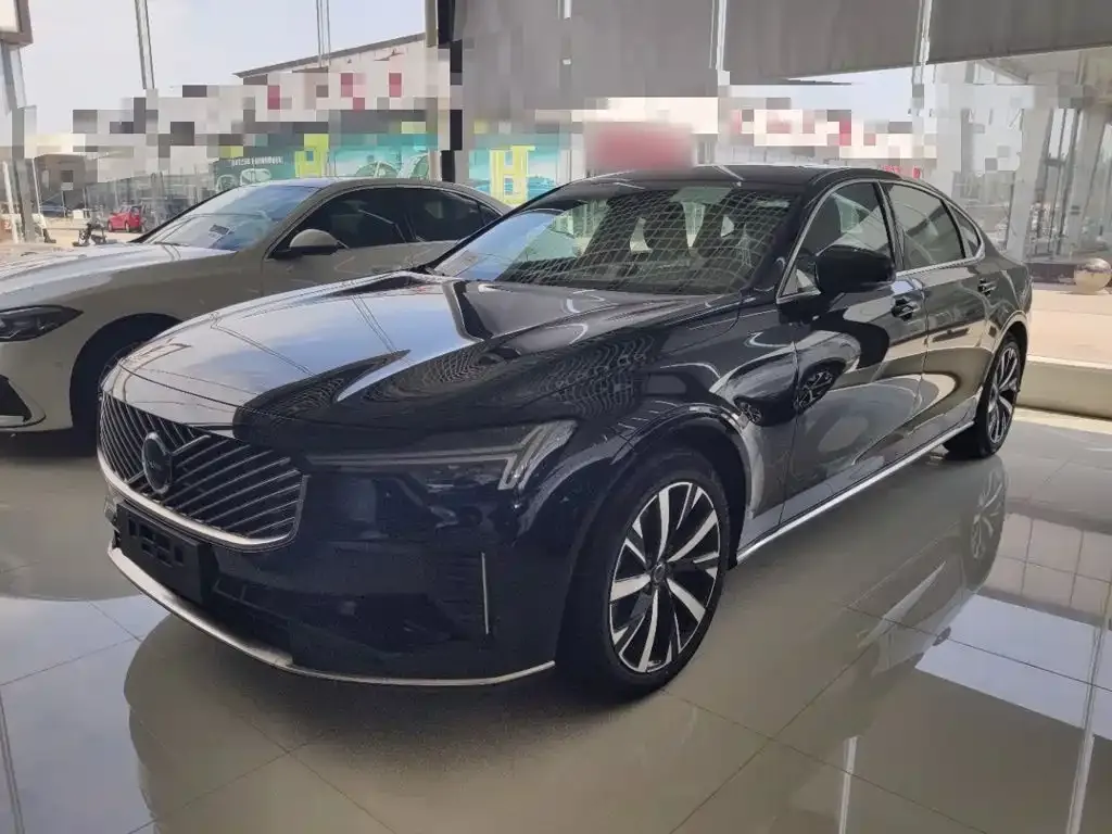 Volvo S90 — фото 1