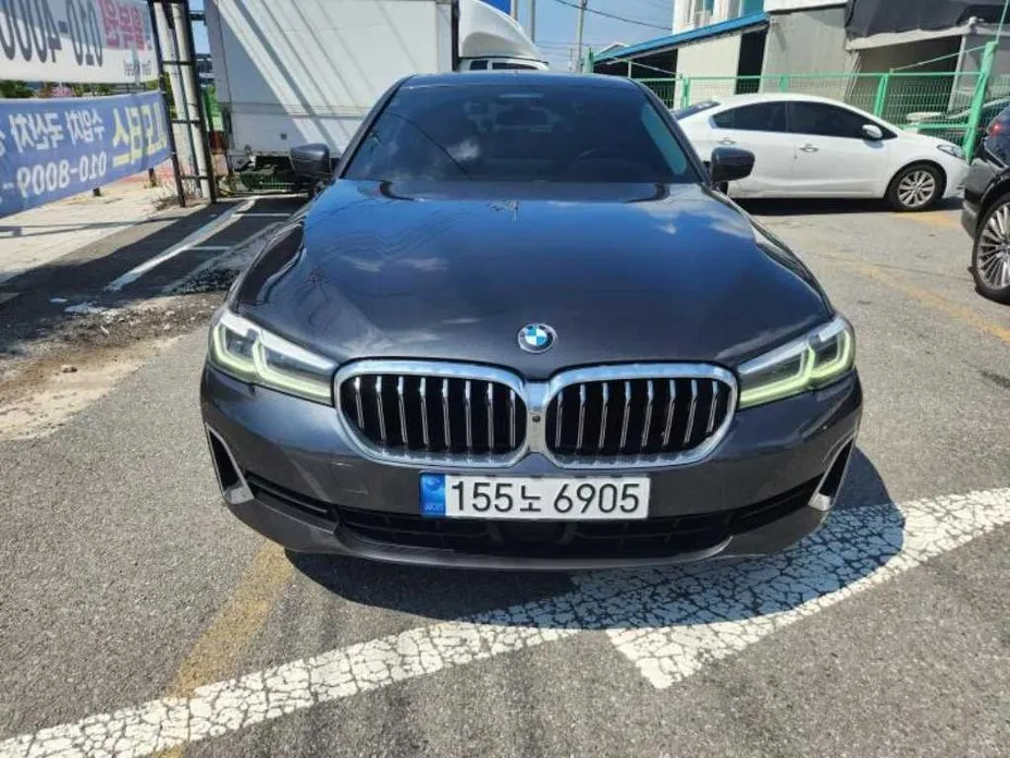 BMW 5-Series — фото 1