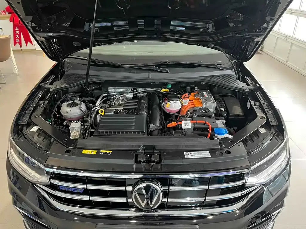 Volkswagen Tiguan L PHEV — фото 5