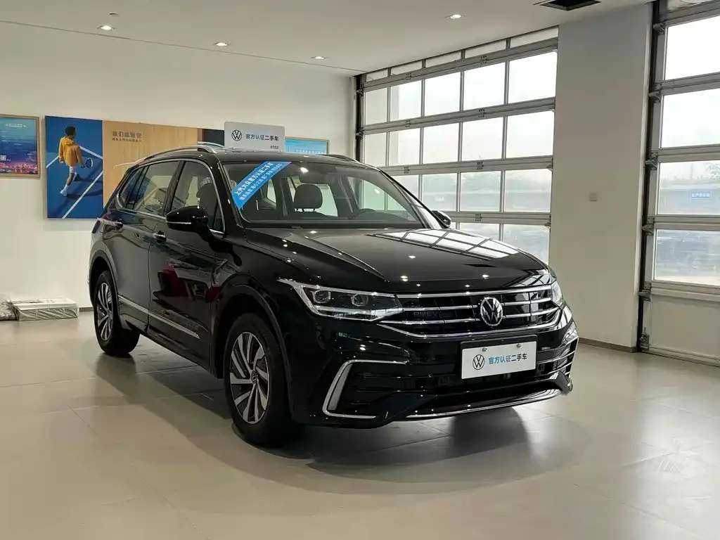 Volkswagen Tiguan L PHEV — фото 8