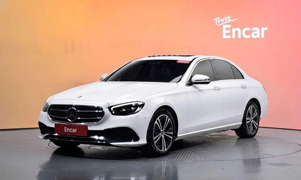Mercedes-Benz E-Class — фото 1