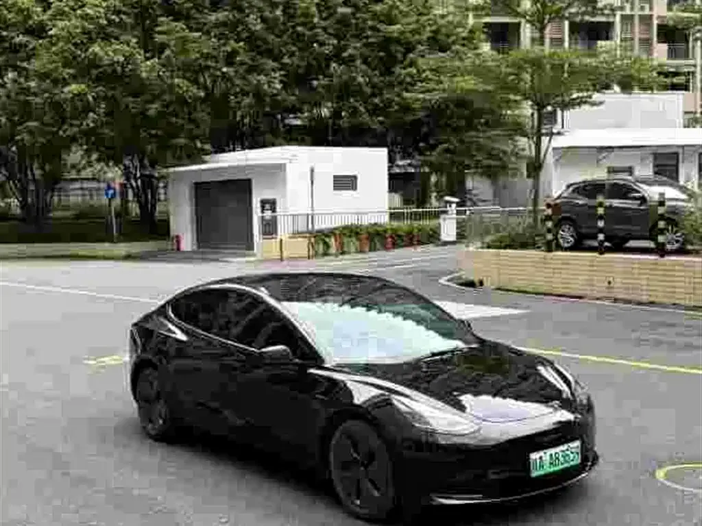 Tesla Model 3 — фото 4