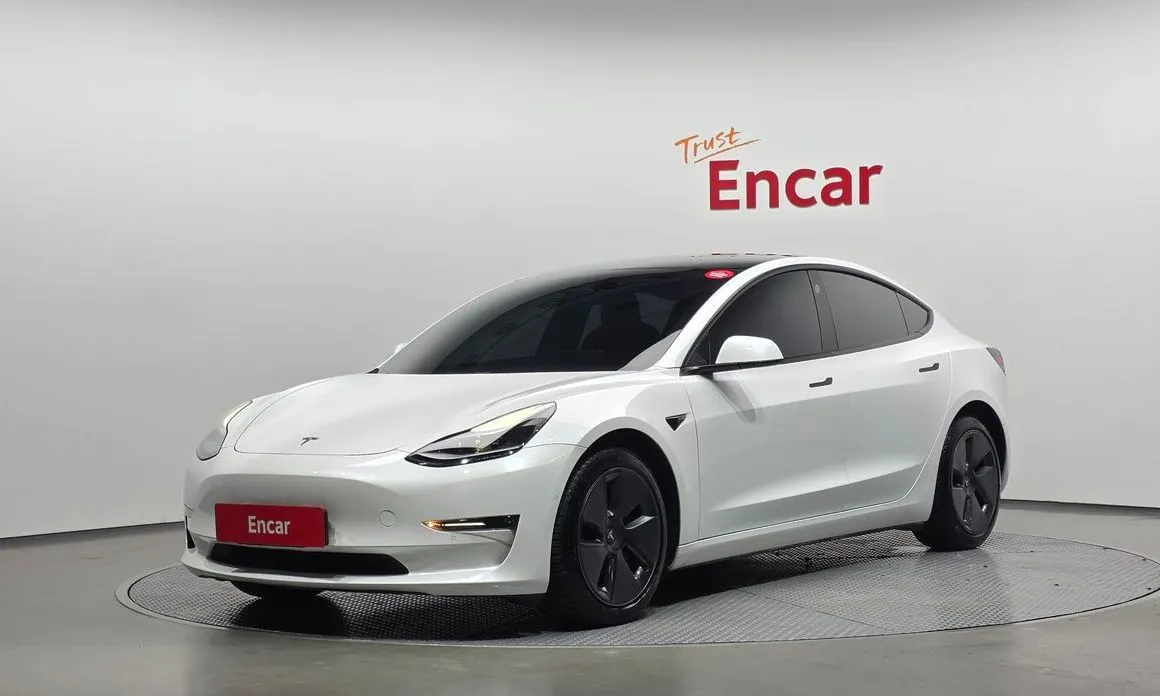 Tesla Model 3 — фото 1
