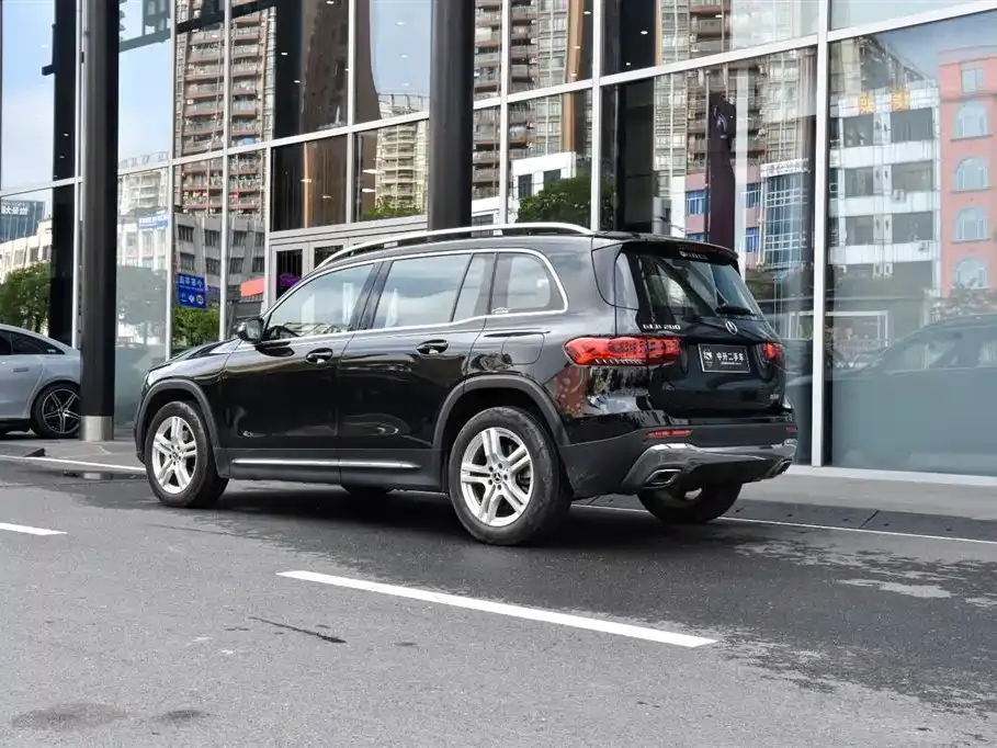 Mercedes-Benz GLB — фото 10