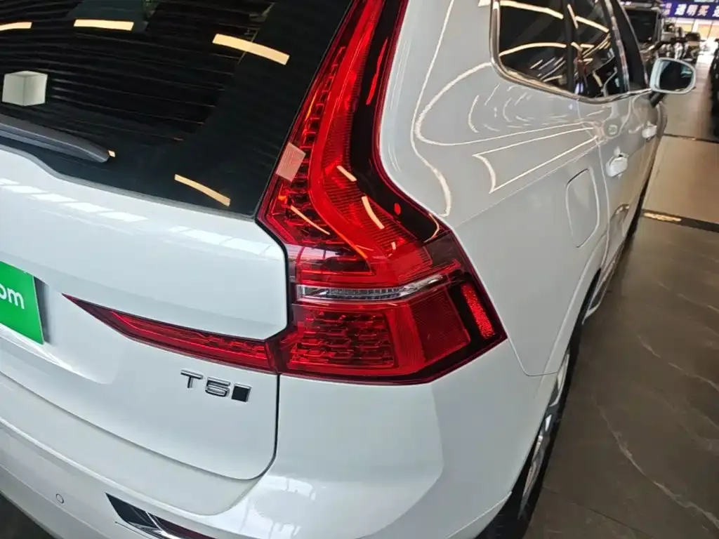 Volvo XC60 — фото 7