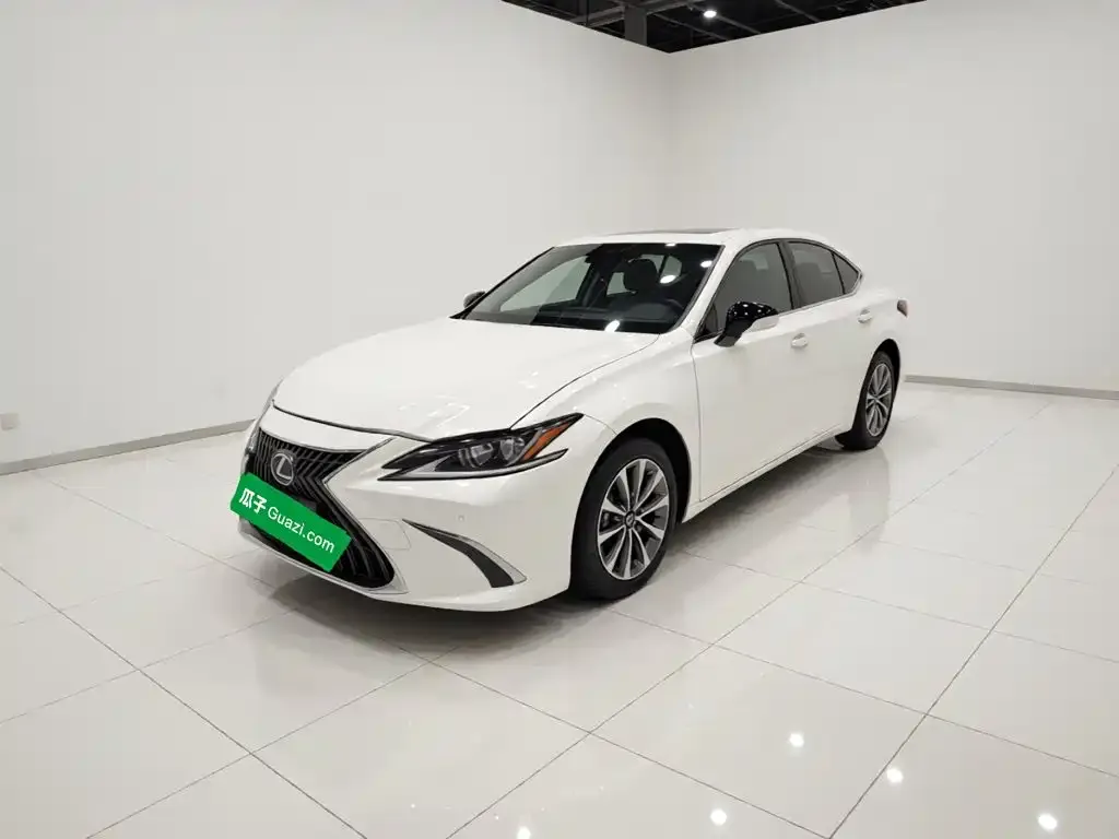 Lexus ES — фото 1