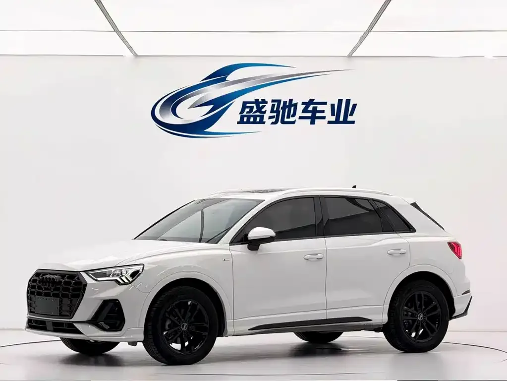 Audi Q3 — фото 1