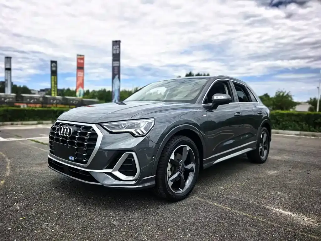 Audi Q3 — фото 1