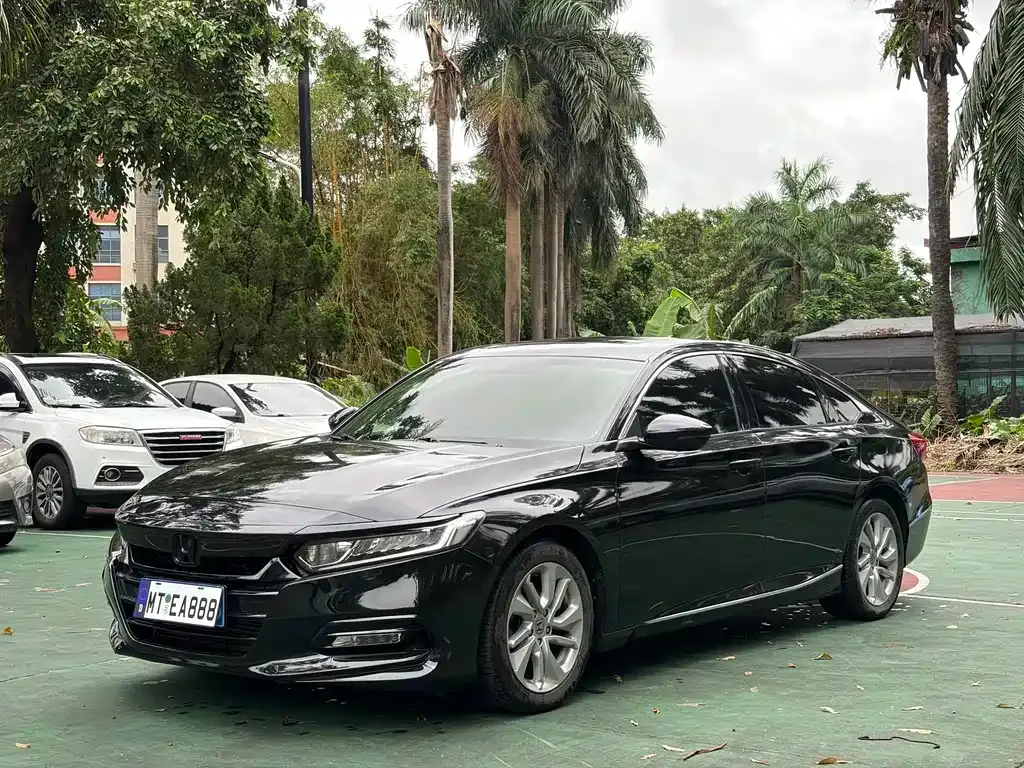 Honda Accord — фото 1