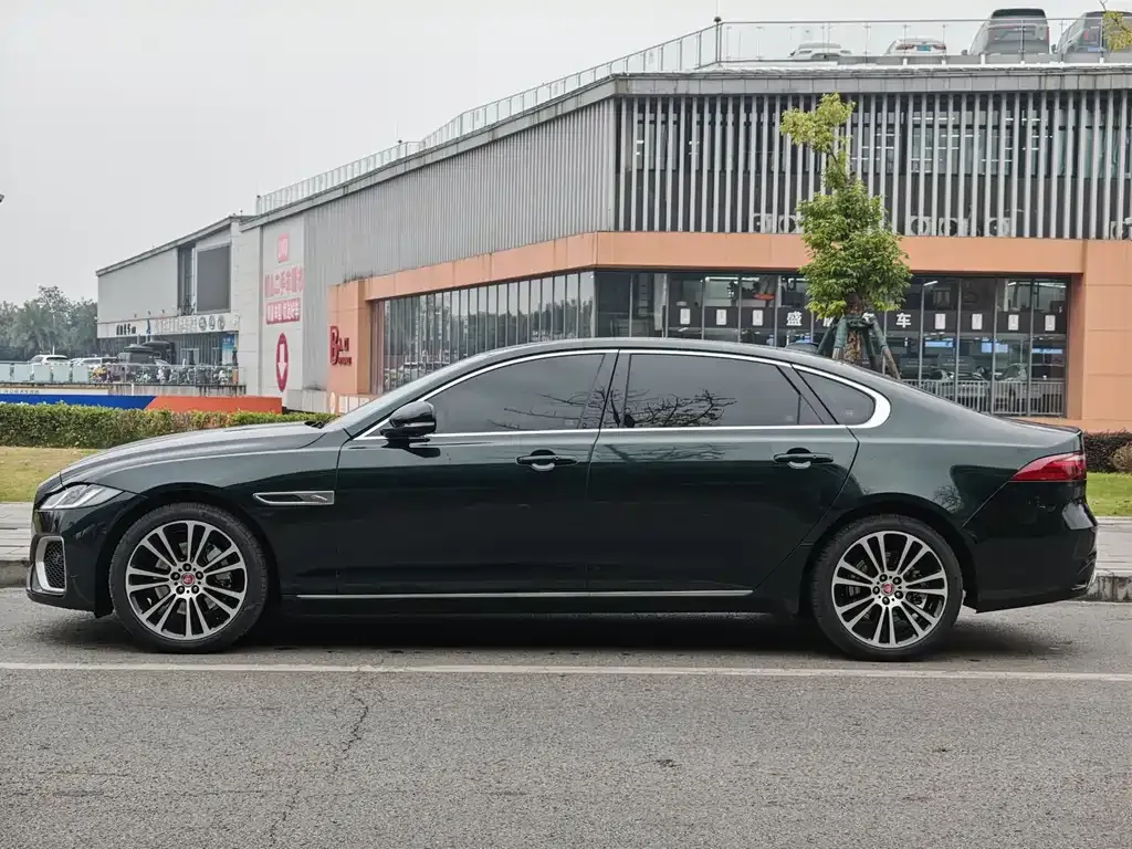 Jaguar XFL — фото 10