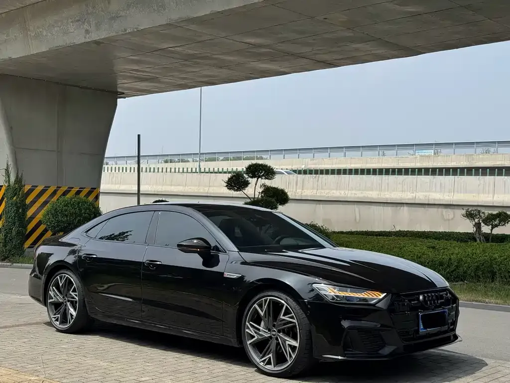 Audi A7L — фото 8