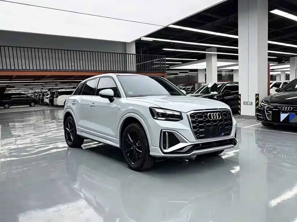 Audi Q2L — фото 8