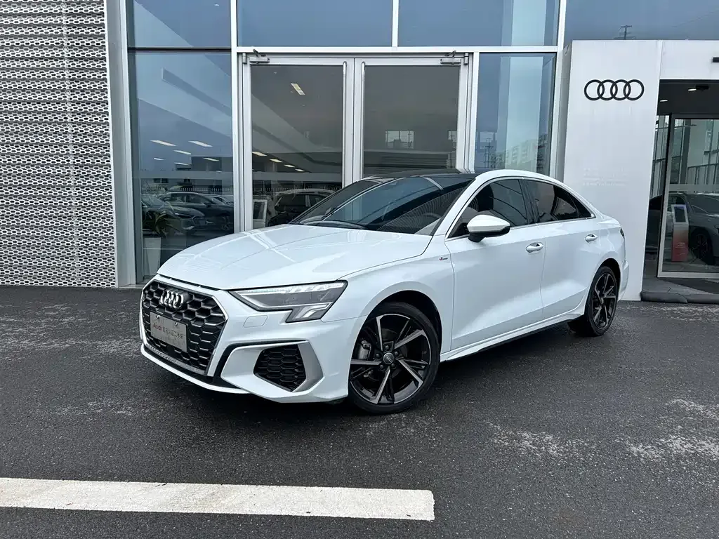 Audi A3 — фото 1