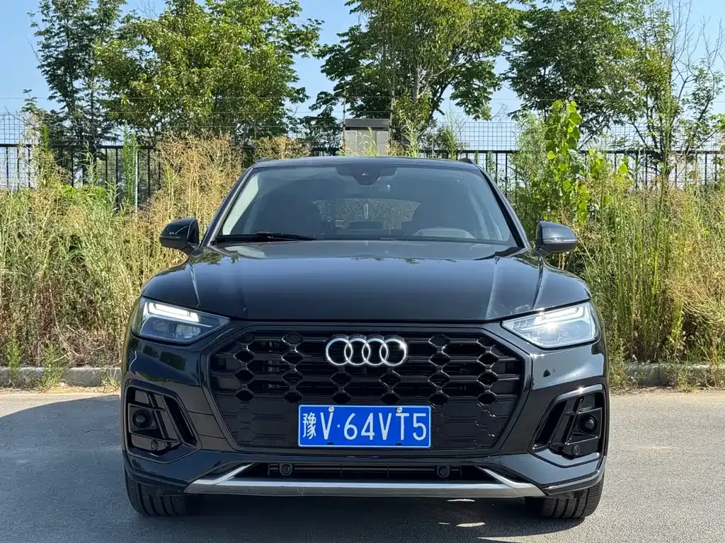 Audi Q5L — фото 1