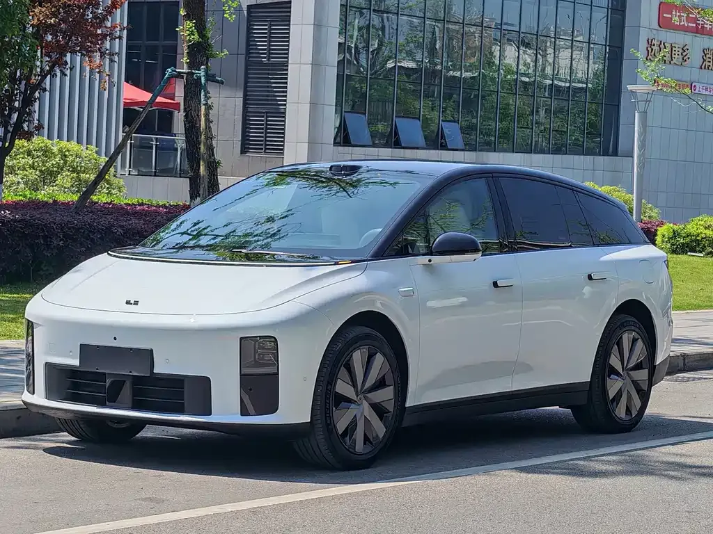 Li Auto i6 — фото 1