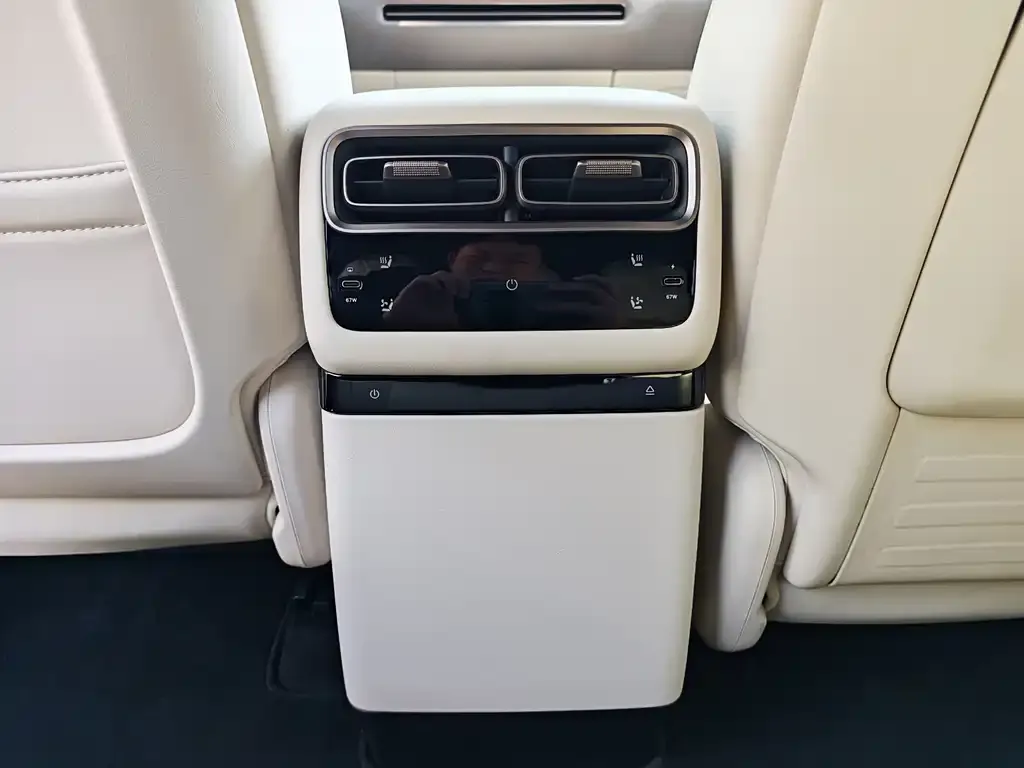 Li Auto i6 — фото 2