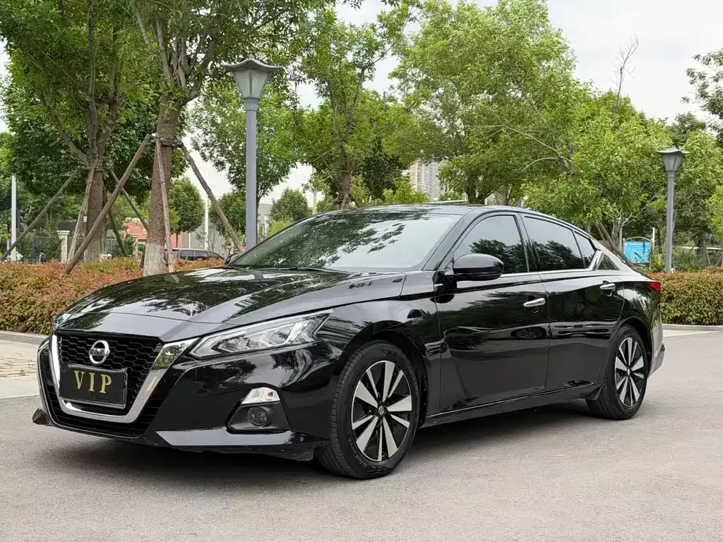 Nissan Teana — фото 1