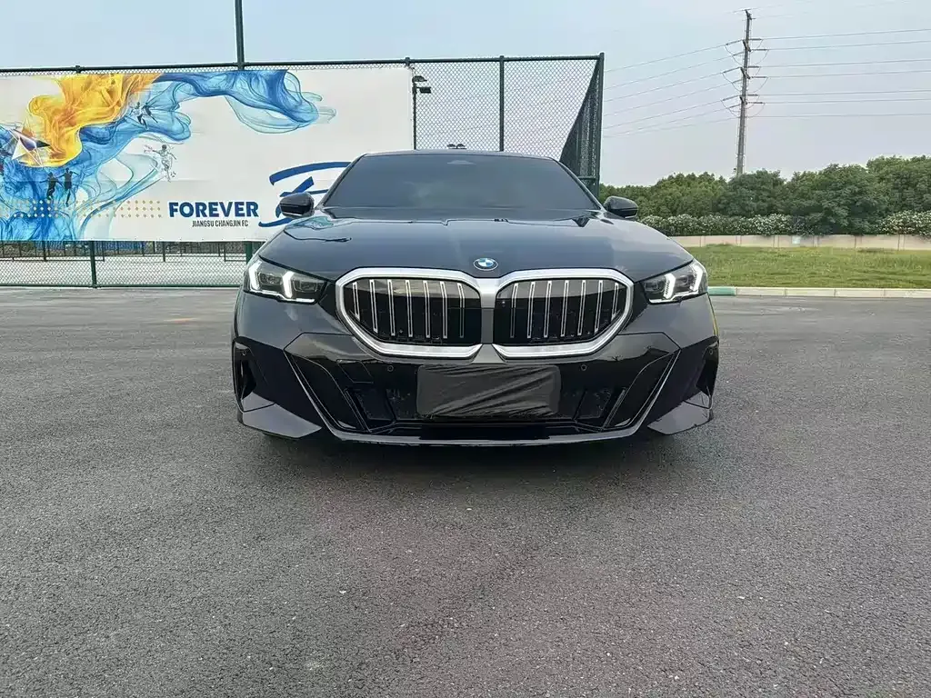 BMW 5 Series — фото 1