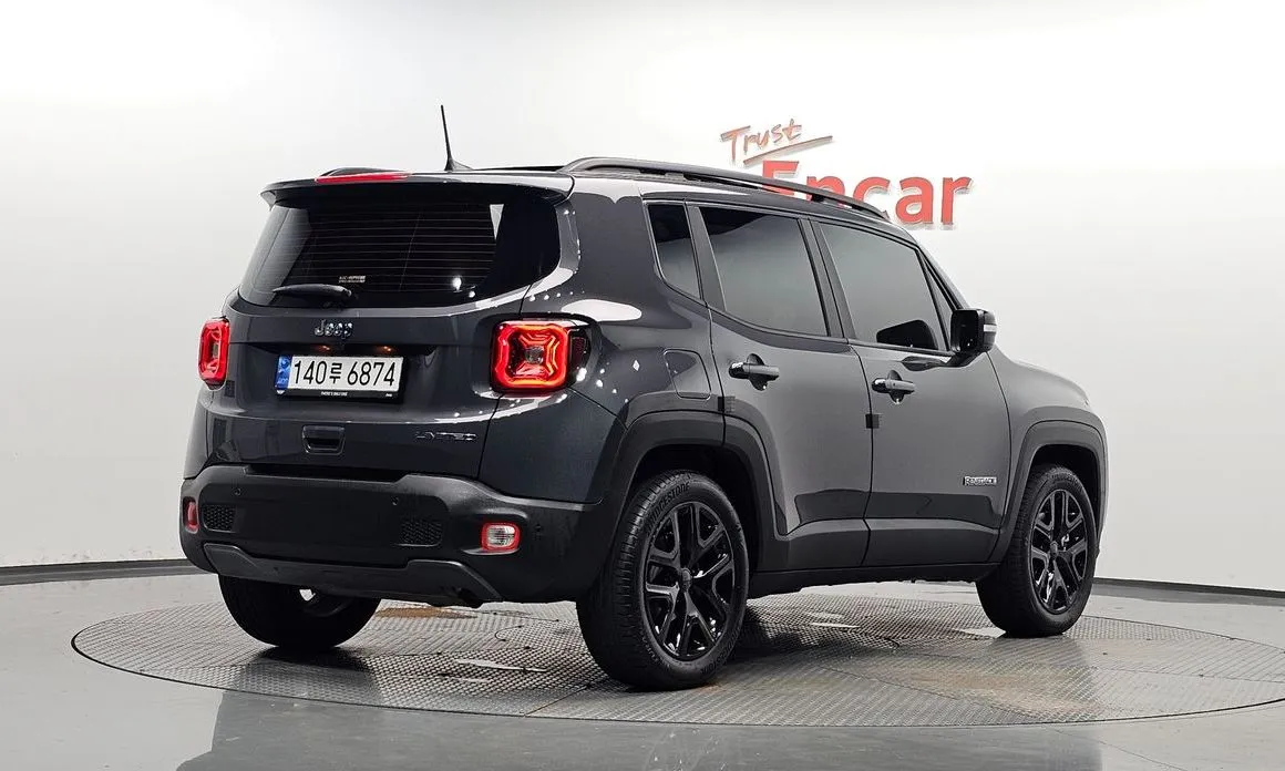 Jeep Renegade — фото 5