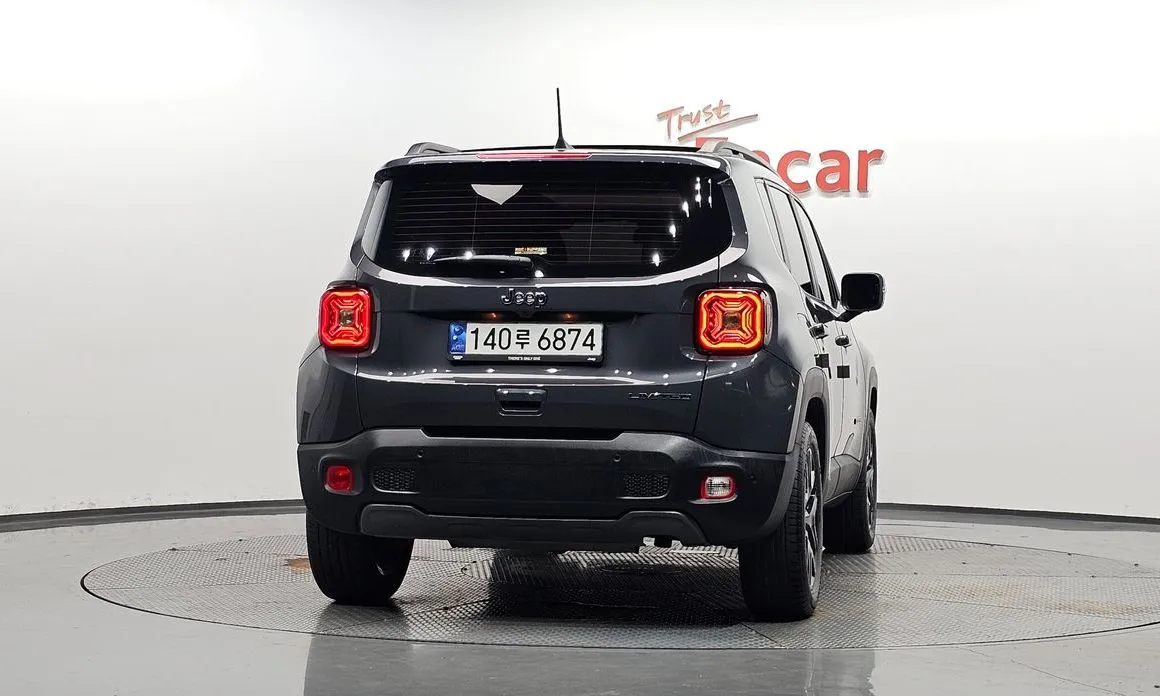 Jeep Renegade — фото 3