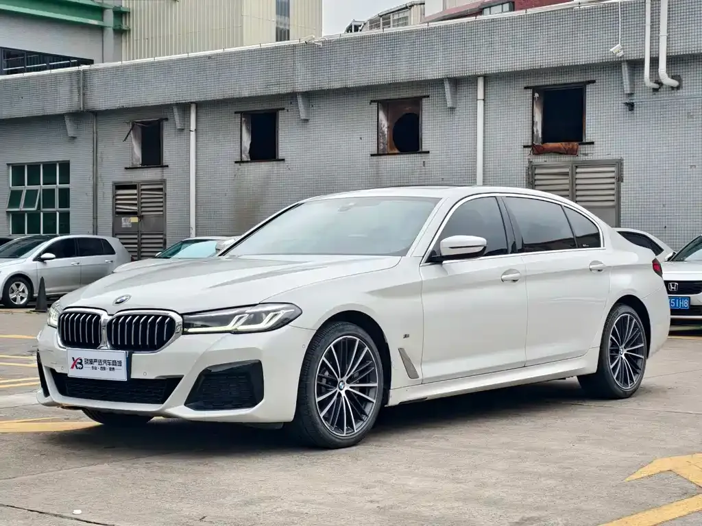 BMW 5 Series — фото 1