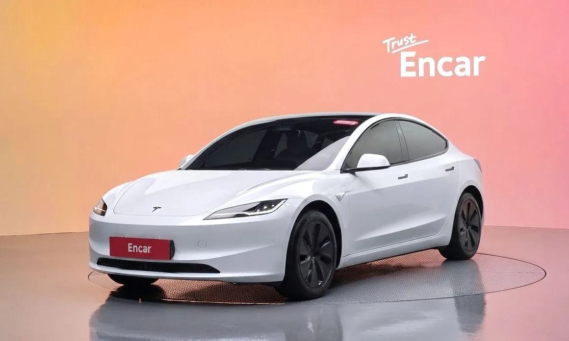 Tesla Model 3 — фото 1