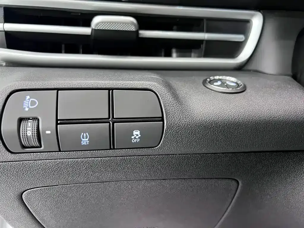 Hyundai Elantra — фото 7